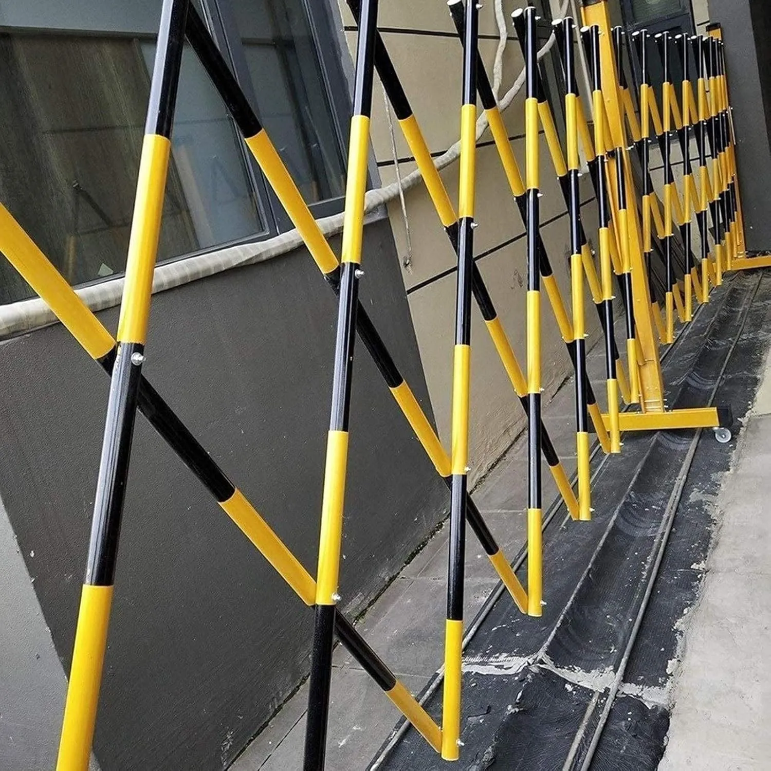 Industrial Expandable Metal Barrier with Casters Easy to Use and Adjust Retractable Traffic Fence,Pet Fence Gate Garden Fence Adjustable (Size : L250cm/8.2ft)